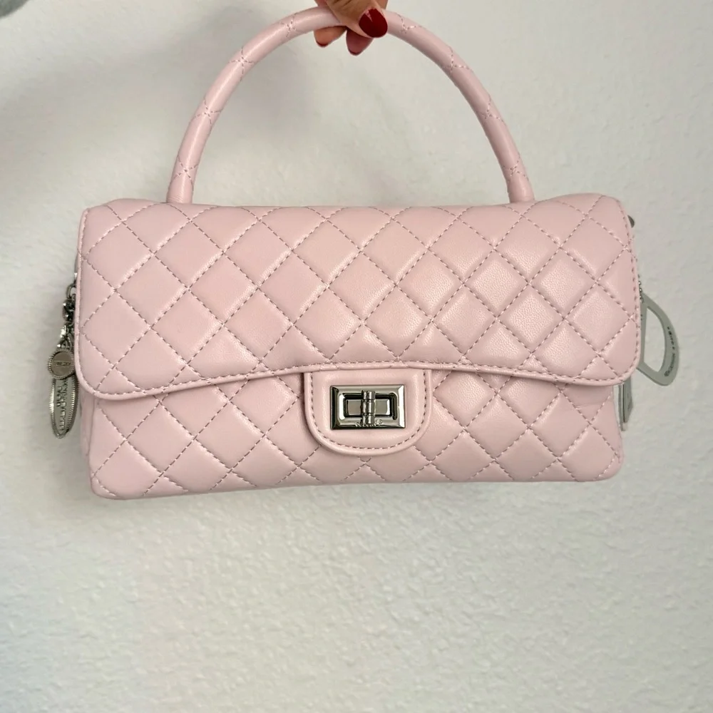 Women Quilted Flap Handbag in Composite Calfskin Leather Crossbody Bag - Picture 2 of 8